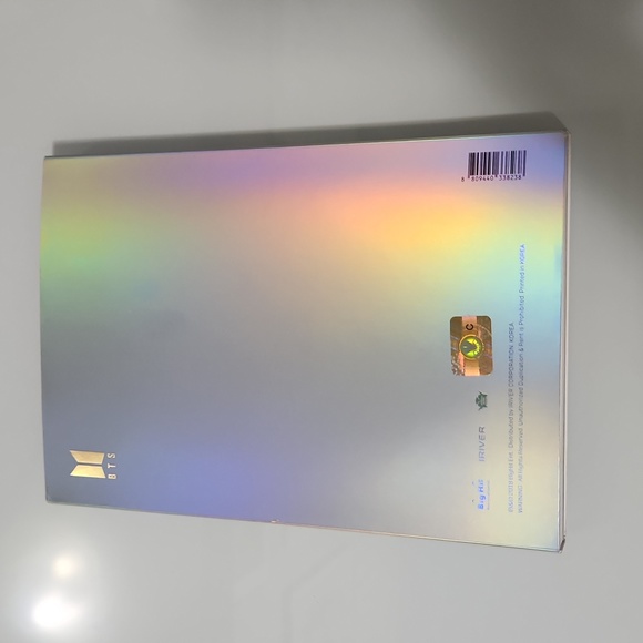 BTS - Love Yourself: Answer Ver. E (with photocard of Suga, poster, & standee) - Picture 2 of 12